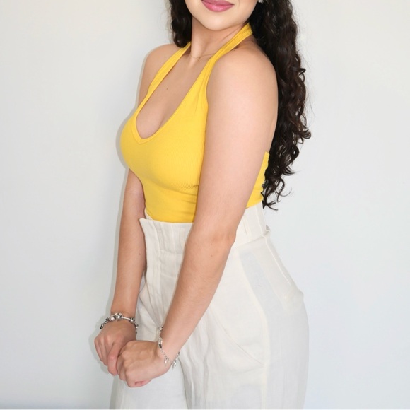 Yellow halter top - Picture 1 of 4